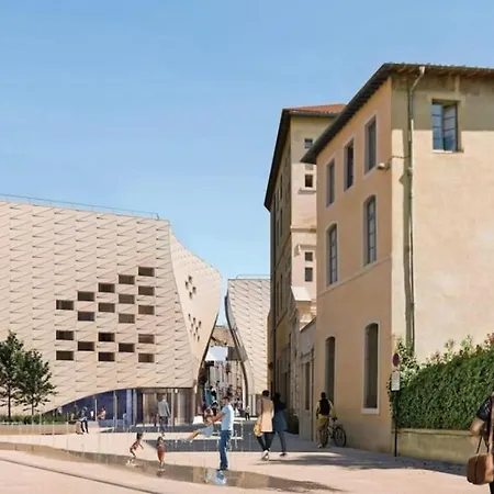 Le Petit Musee A 2 Pas Des Arenes Nimes