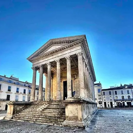 Le Petit Musee A 2 Pas Des Arenes Nimes
