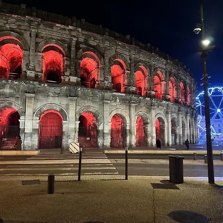 Le Petit Musee A 2 Pas Des Arenes Apartment