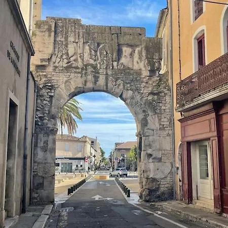 Le Petit Musee A 2 Pas Des Arenes Nimes